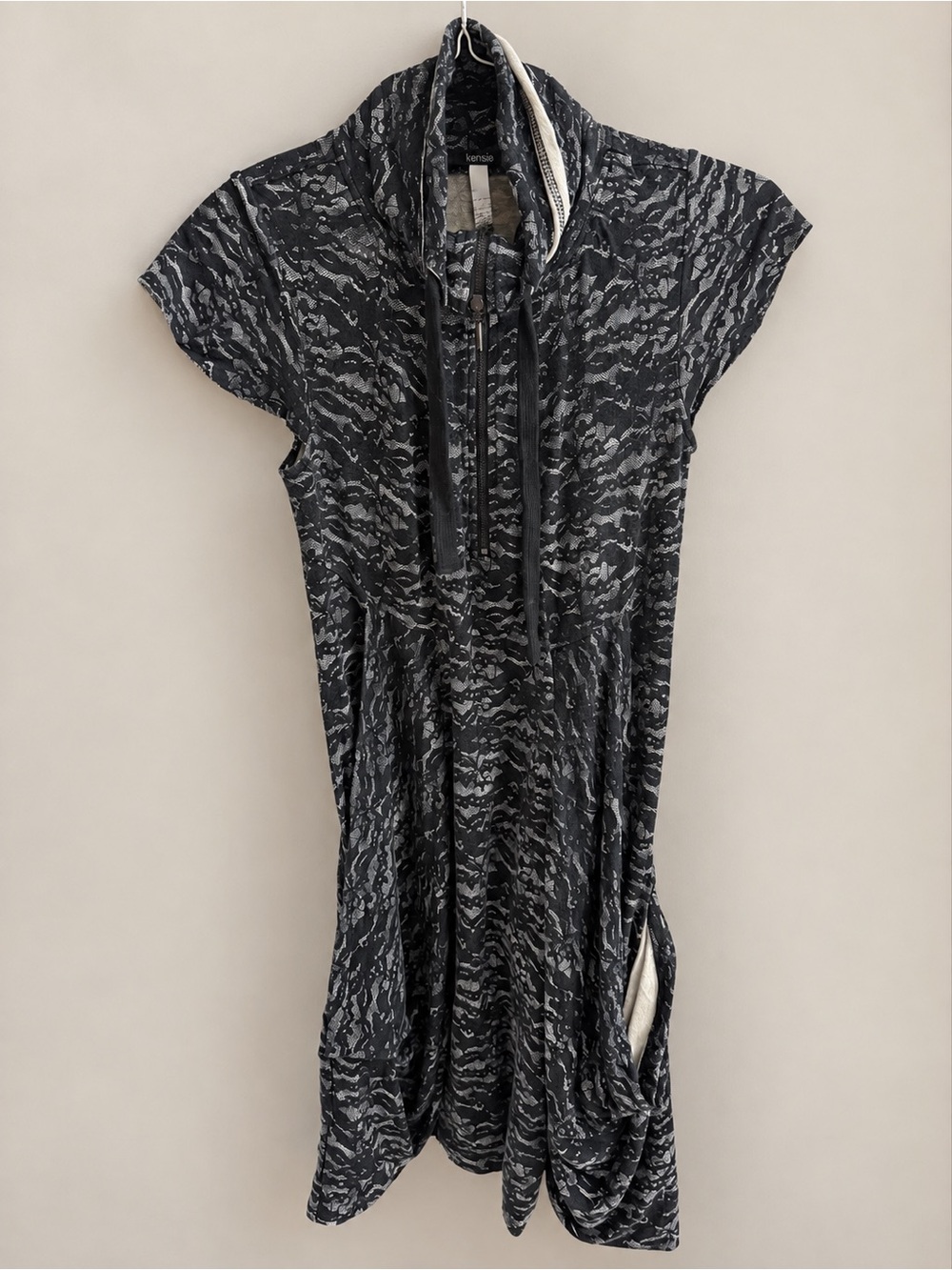 Kensie Black & Gray Abstract Cowl-Neck Short Sleeve Dress